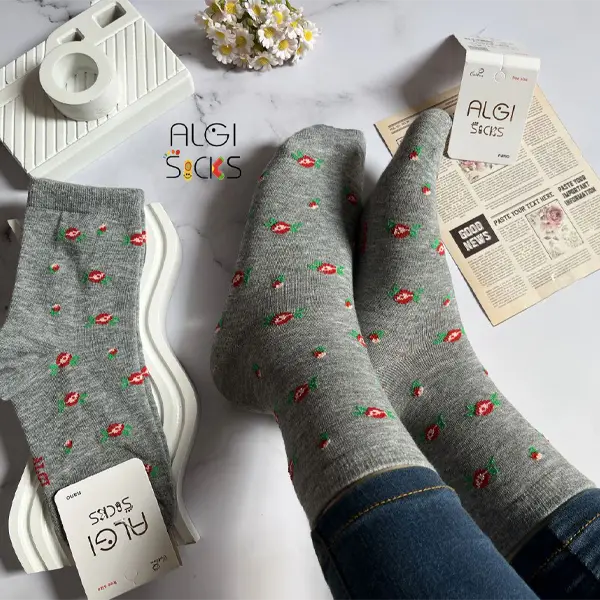 جوراب زنانه ساقدار فانتزی گل رز طوسی ملانژ